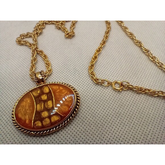 KC Designs Signed Acrylic Resin Oval Pendant Necklace Twist Chain Gold Tone - Picture 1 of 14